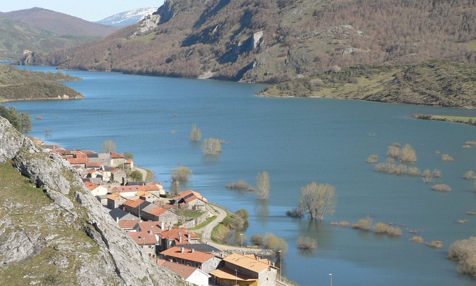 Buron House | House near the Picos de Europa and Mampodre and the rivers Esla, Sella and Cares.