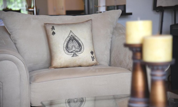Laurel Apartment | House of Cardz - comforts of home by LLOYD SUITES
