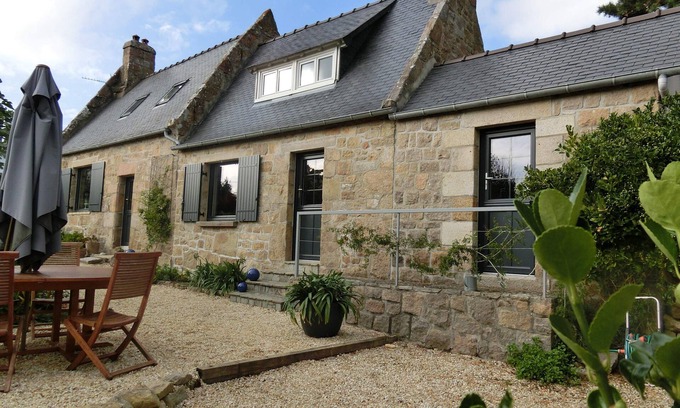 Trebeurden House | House of character, 100m beach, Côte de Granit Rose, Peaceful