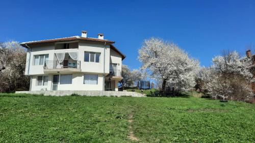 Bailovo Villa | "House of swallows" vacation home, close to Sofia