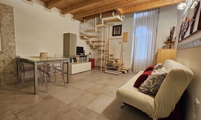 Corato House | House of the Rooster
