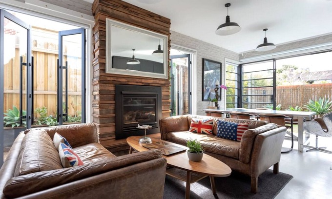 Windsor Apartment | House of Windsor by Ready Set Stay - Kings Domain - Fully Fenced and WIFI