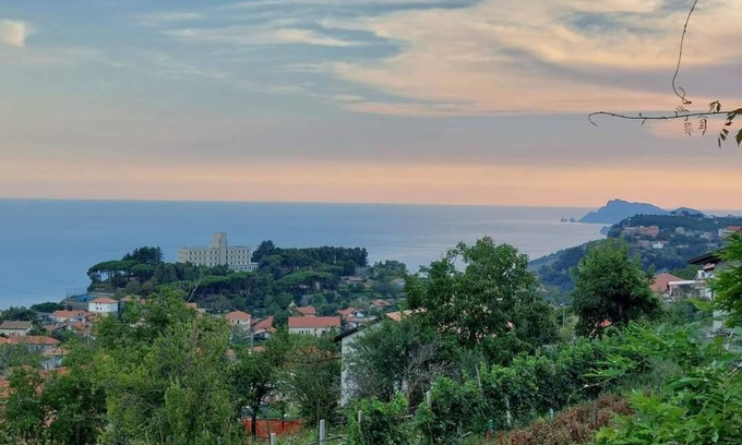San Lazzaro House | House on 3 levels, with wide sea views.
