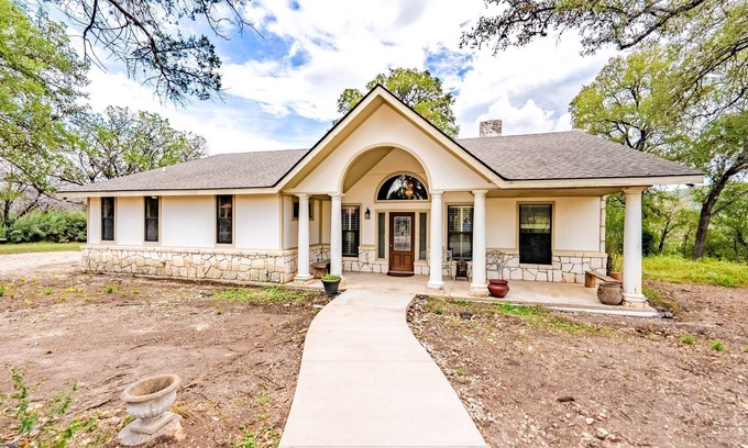 Ingram House | House on acreage with room to kick off your boots and relax