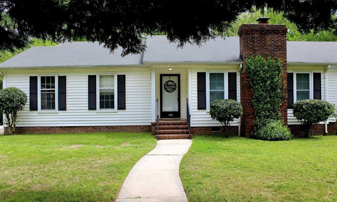 Augusta House | House on Rae's Creek within earshot of the Masters