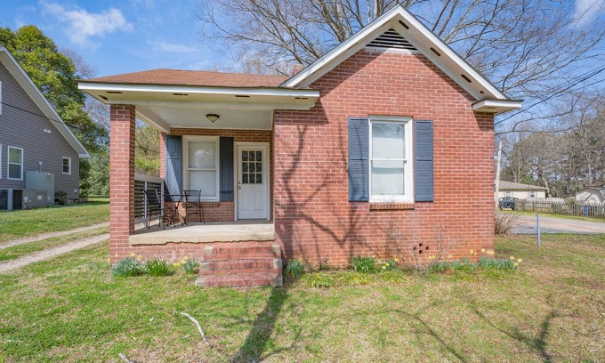 Rock Hill House | House on Shurley - in a quiet neighborhood