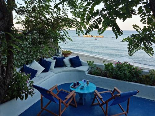 Skiros House | House on the beach