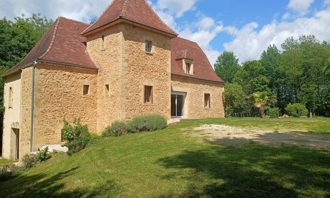 Sainte-Nathalene House | House sarlat en perigord with swimming pool and billiards animals accepted