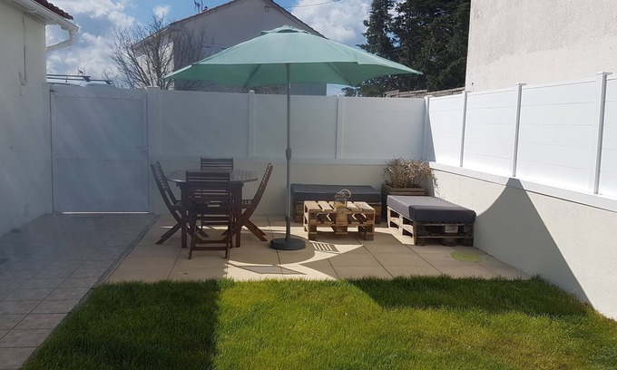 Saint-Hilaire-de-Riez House | House sleeps 4, 600 m from sea and beach. WIFI Bed linen and towels. 2 🚲