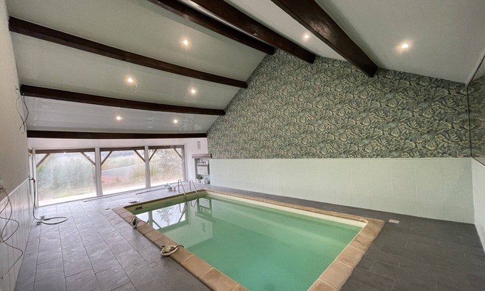 Belleu Villa | House sleeps 21, heated indoor pool, 1h from Paris