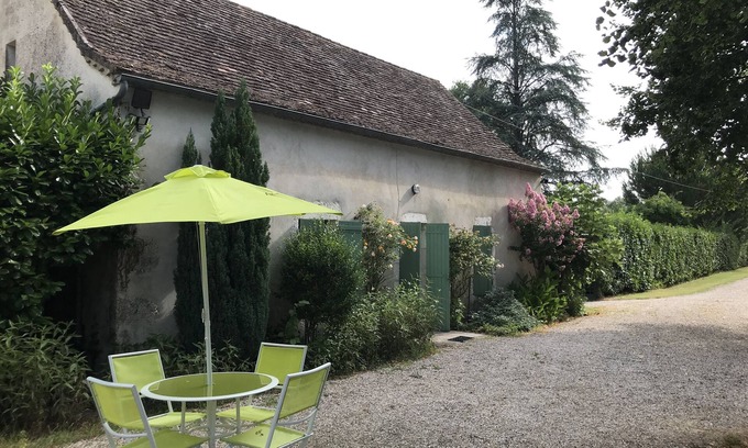 Saint-Aubin-de-Cadelech Cottage | House sleeps 5 in a hamlet, near river, in Perigord