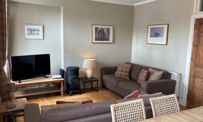 Grantown-on-Spey House | House - Sleeps 6 - central location - private garden & pet friendly