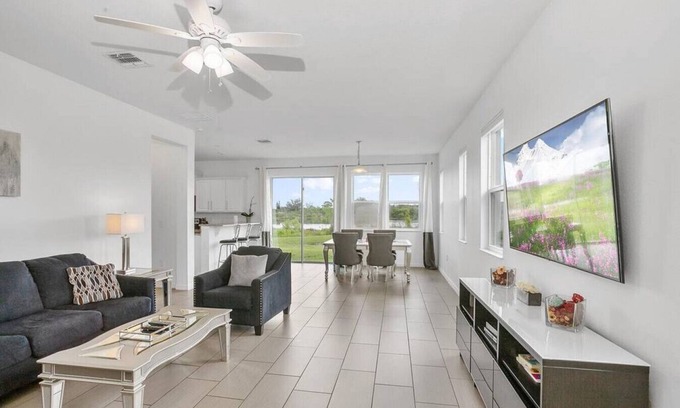 Riverview House | House · The Full House Getaway - Large 3 bedroom House !