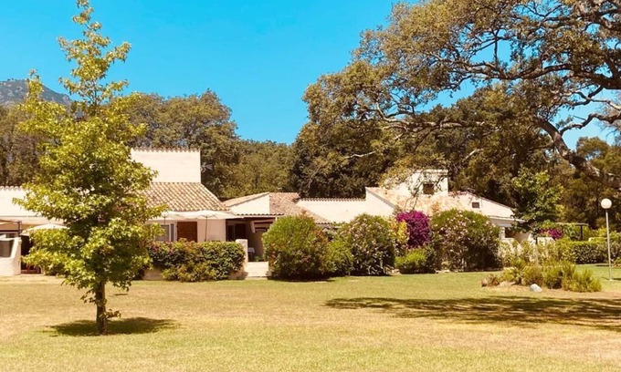 Santa-Maria-Poggio House | House villa with pool 5 minutes from the beach