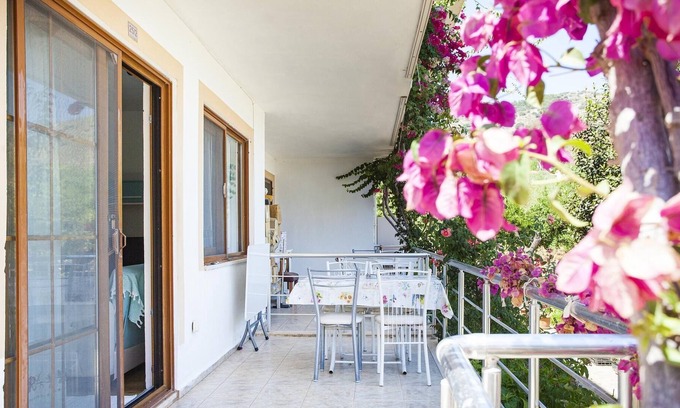 Palamutbuku Apartment | House w Balcony and Garden 1 min to Beach in Datca