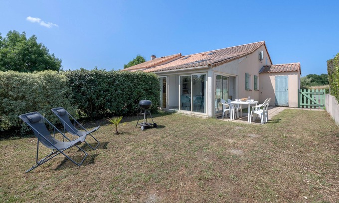 Saint-Michel-Chef-Chef House | House with a pool at 200m from the beach
