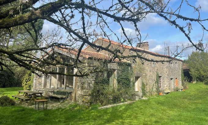 Saint-Pierre-du-Chemin House | House with heated pool and spa 35 minutes from Puy du fou