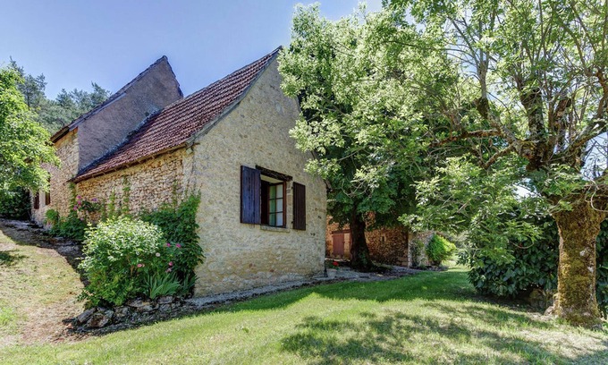 Saint-Leon-sur-Vezere House | House with a large garden surrounded by nature