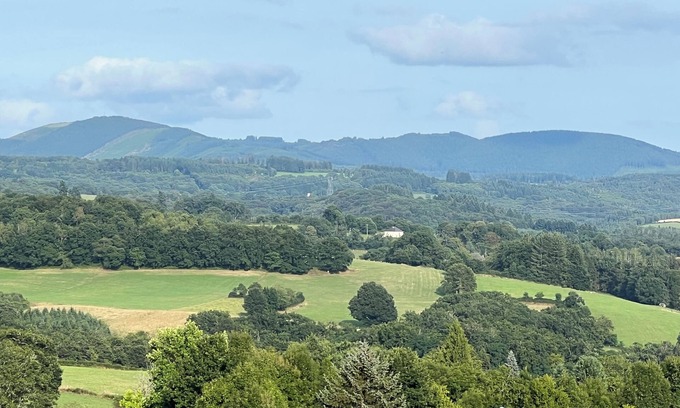 Peyrissac House | House with breathtaking views of the Monédières mountains. The peace and charm of Corrèze.