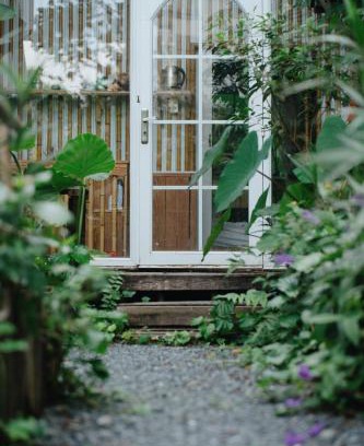 Ninh Kieu Ski Chalet | House with flowers, beautiful sunshine, geese and birds