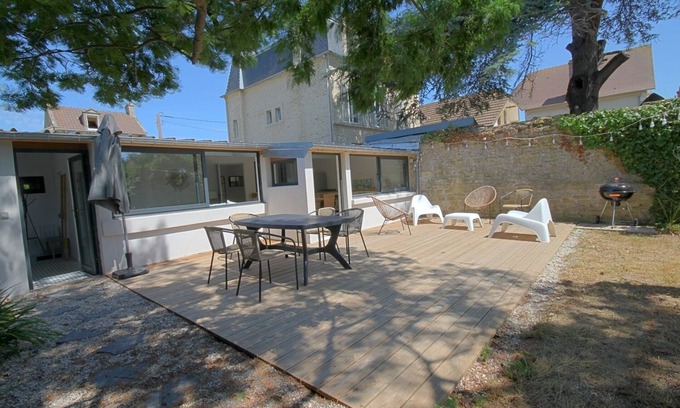 Normandy Landing Beaches House | House with garden 200m from the beach and shops in SAINT AUBIN SUR MER