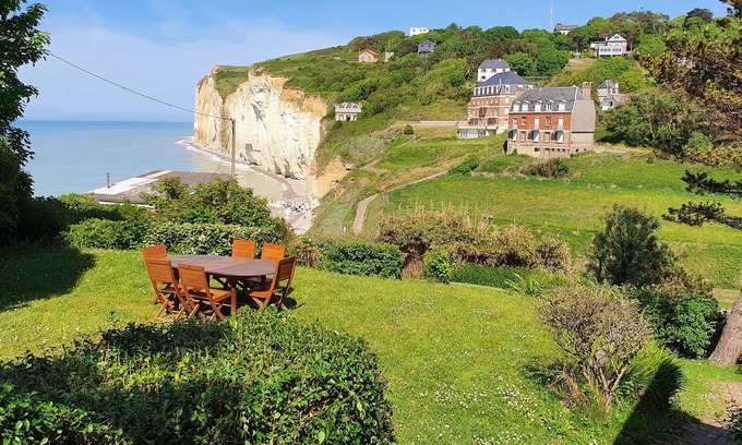 Saint-Pierre-en-Port House | House with exceptional sea view and beach on foot for 7 people