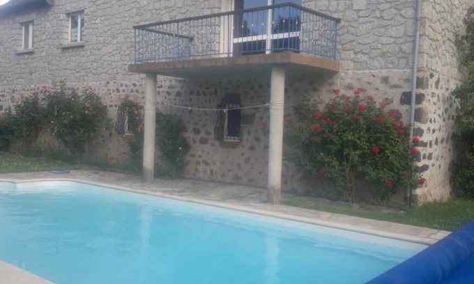 Neussargues en Pinatelle House | house with fully equipped pool in Cantal