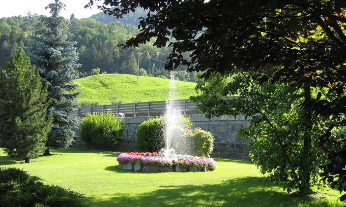 Gignod Apartment | House with garden in central location for visiting Aosta Valley