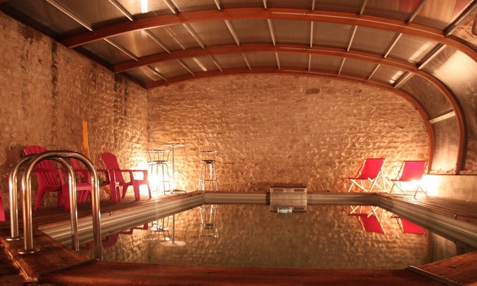 Chevrainvilliers House | House with heated indoor pool and jacuzzi