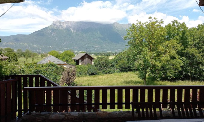 Chamoux-sur-Gelon House | House with large terrace and mountain views