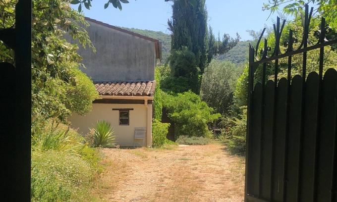 Mialet House | House with large garden 200m walk from the river Peace and quiet assured