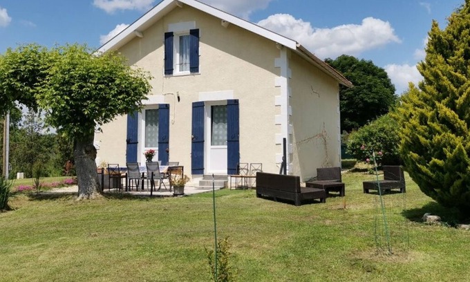 Minzac House | House with large garden & private wood in Dordogne