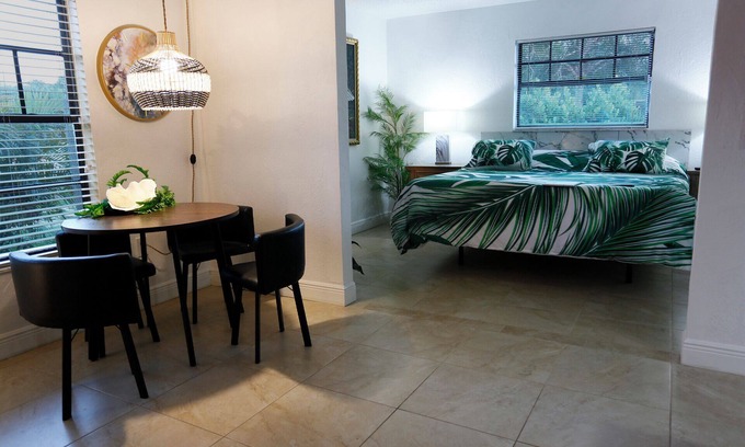 Punta Gorda House | House with Patio, Caribbean Hot-tub & Tiki Bar. Pet friendly. No cleaning charge