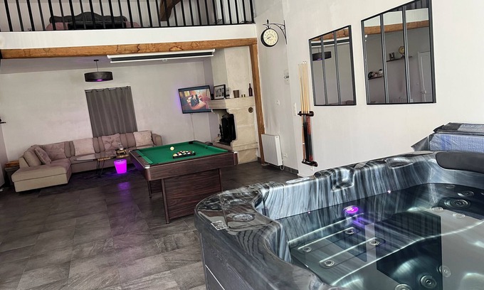 Dagny House | House with private pool, jacuzzi and sauna 20 minutes from Disneyland