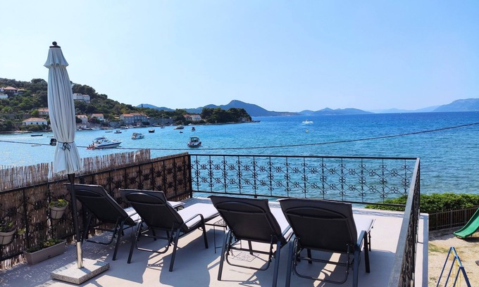 Kolocep Island House | House with sea view on a peaceful island