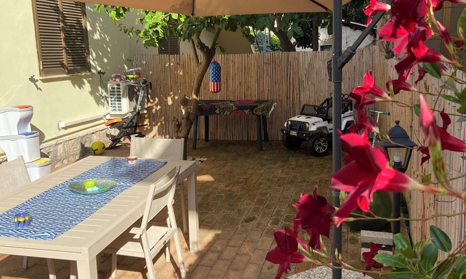 Minturno House | House with separate entrance and garden