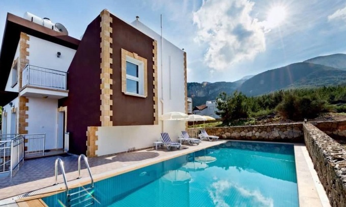 Kyrenia Villa | House with Shared Pool and Terrace 9 min to Beach