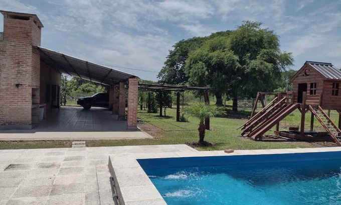 Colonia Benitez House | House with swimming pool, barbecue and more