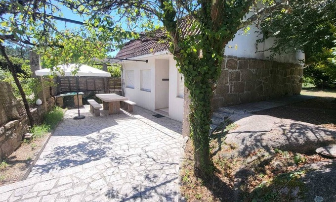 Mos House | House with swimming pool and private property 15 minutes from Vigo (pet friendly).