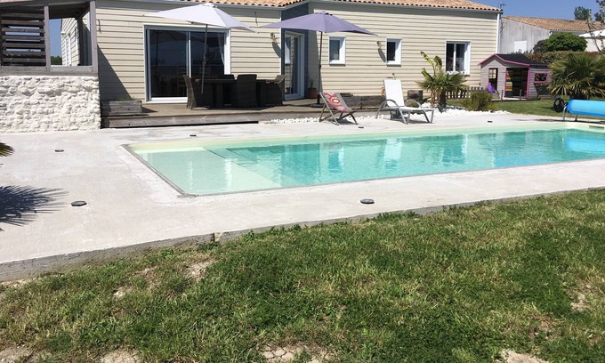 Berneuil House | House with tranquility pool near Saintes Cognac Royan ocean