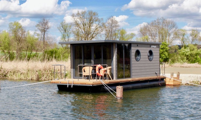 Kirchberg an der Raab Boat Rental | Houseboat 'Schwanennest' on the Lake with Terrace & Wi-Fi
