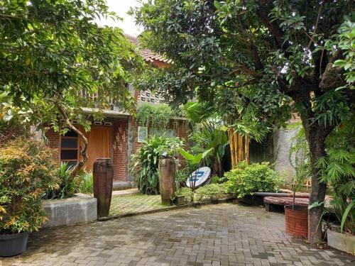 Banguntapan Villa | Housetostay Condrowangsan