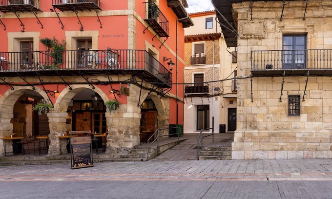 Old Town Villa | Housingleon- Main Square Hostel