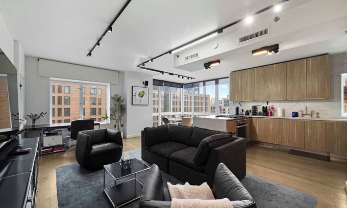 Lower East Side Condo | Houston by Rove Travel | Patio & Shared Rooftop