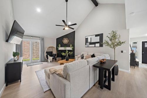 George Bush Park/Eldridge House | Houston Getaway Yard Bbq Games Wifi Pets