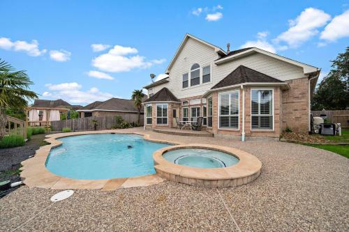 Atascocita House | Houston Lake Retreat Pool Lake Front Spa