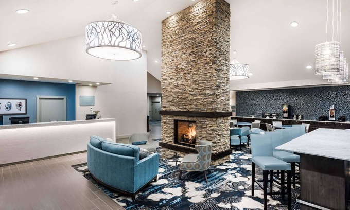 Middletown Hotel | Howard Johnson by Wyndham Middletown Newport Area