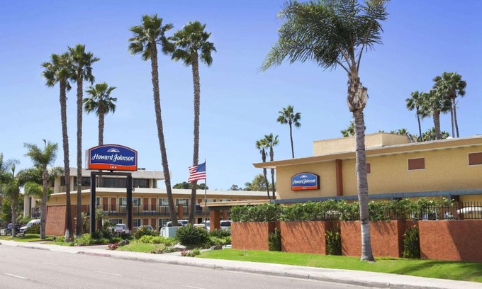 Midway District Hotel | Howard Johnson by Wyndham San Diego Sea World