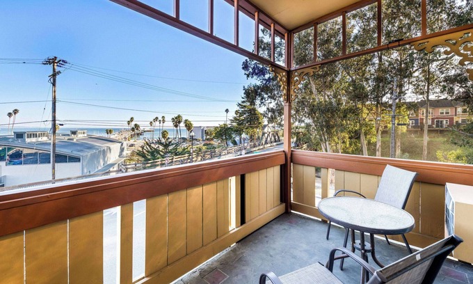 Westside Santa Cruz Hotel | Howard Johnson by Wyndham Santa Cruz