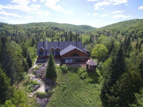 St-Adolphe-d'Howard Ski Chalet | Howard Lodge & Spa